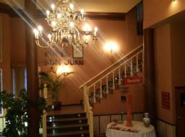 Hotel Don Juan โรงแรมสำหรับครอบครัวในNavalvillar de Pela