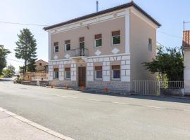 Lovely Apartment In Cernik With Wi-Fi, hotel di Cernik