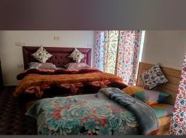 KHAN'S GUEST HOUSE, Qazigund, отель в городе Anantnāg