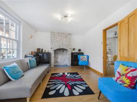 Pass the Keys 35 Spencer st · Stylish City Centre Retreat, cottage in St. Albans