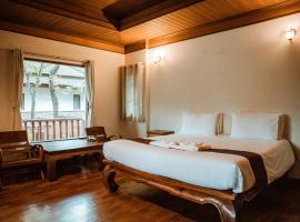Tak Andaman Resort & Hotel: Tak şehrinde bir otel
