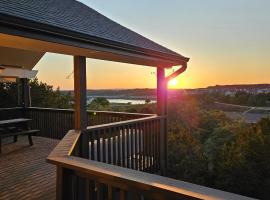 Mina Viewtopia - Your Lake view heaven awaits!, rumah liburan di Lago Vista