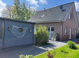 Haus Nordseeliebe mit Außensauna, Outdoor Dusche und Wallbox, casa de temporada em Dornum