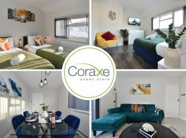 3 Bedroom Blissful Living for Contractors and Families Choice by Coraxe Short Stays, מלון בטילבורי