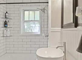 Bohemian Bungalow Pac-Man, walk downtown, pet friendly