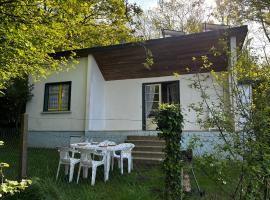 Chalet au bord de l'étang 4 pers, hôtel à Les Boulmiers