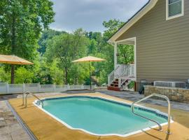 Modern Tims Ford Lake Home with Private Dock and Pool!, cheap hotel in Lynchburg