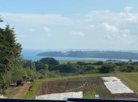 Maison de charme vue mer et jacuzzy โรงแรมในLangueux