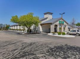 Quality Inn Austintown-Youngstown West, pet-friendly hotel in Youngstown