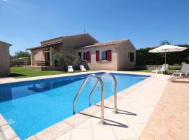 pretty detached villa with private swimming pool, in Aureille, in the alpilles - 8 people: Aureille şehrinde bir otel