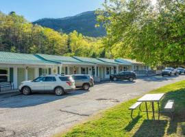 Geneva Hotel & Tiki Bar, hotel v destinaci Lake Lure