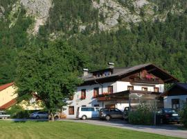 Gästehaus Riki Oberschmid, hotel familiar en Steinbach am Attersee