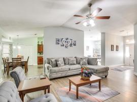 Crestview Family Home Screened Porch and Games!，克雷斯特韋的飯店