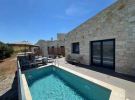 Exclusive new villa with private pool - 2BR, hotell i Néa Fókaia