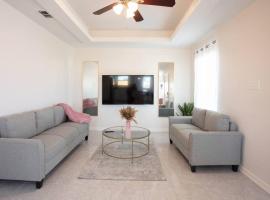 Luxurious & Comfy near SpaceX Starbase with Desks, hotel Brownsville-ben