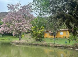 Chalé na Beira do Lago Pet Friendly, hotel in Posse