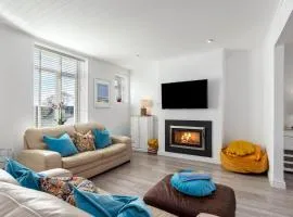 Comfrey Cottage - Lovely Cottage Near the Beach