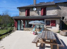 Maison campagne vue sur la forêt – hotel z parkingiem w mieście Lacaze