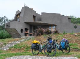 Cueva Ancestral --Experiencia entre los cerros--, ваканционна къща в Coronel Moldes