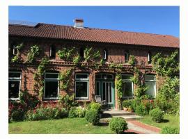 Holiday apartment 2 in the Maaßen country house, hotel in Stakendorf