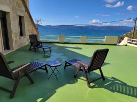Ventana al Atlantico - House across from the beach, hotel a Porto do Son