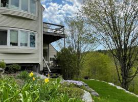 Mountain House, hotel com estacionamento em Warren