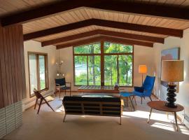 미니애폴리스에 위치한 홀리데이 홈 Mid-Century Lakefront Haven Near Wayzata