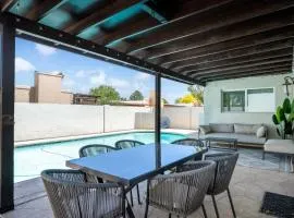 Modern Comfort Pool BBQ Prime Location