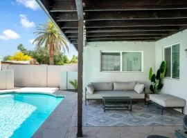 Modern Comfort Pool BBQ Prime Location