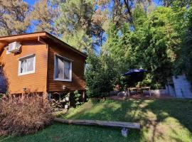 Cabaña Las Casuarinas del Delta de Tigre, budget hotel sa Dique Luján