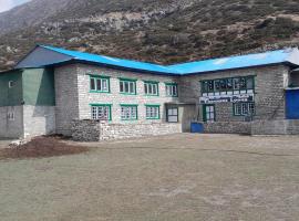 Trekkers Lodge & Restaurant, hótel í Monjo