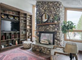 Wapiti View 6-Bedroom Cabin 28mins to Yellowstone – obiekty na wynajem sezonowy w mieście Island Park