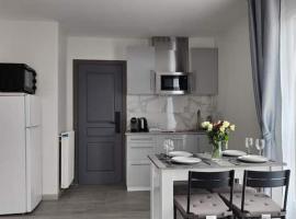 Chambre privée pour 4 personnes en banlieue parisienne à Bondy, guest house in Bondy