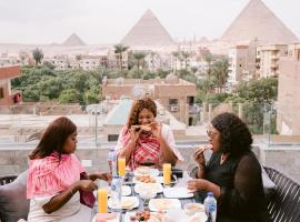 Tuya Pyramids Hotel Inn: Kahire'de bir otel