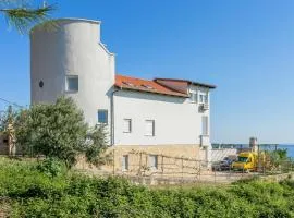 Apartments with parking spaces Kastel Kambelovac, Kastela - 21027