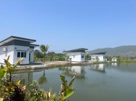 White House fishing lake & homestay, guest house in Ban Wak
