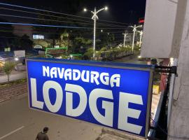 SPOT ON Navadurga Lodge, hotel em Nizāmābād