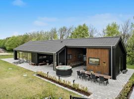 4 Bedroom Cozy Home In Hadsund, ξενοδοχείο σε Hadsund