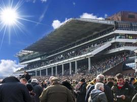 Holiday Inn Express Cheltenham Town Centre by IHG, отель в городе Челтнем