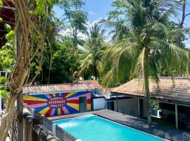 Sunrise Riverside Pool Hostel, nakvynės namai mieste Luangprabangas