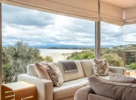 Sea View ~ ultimate beachside retreat!