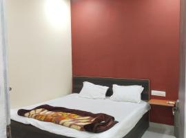 OYO Diamond Guest House, hotel perto de Pantnagar Airport - PGH, Rudrapur