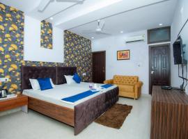 Hotel Blossom, hotel in zona Aeroporto Internazionale Chaudhary Charan Singh - LKO, Lucknow