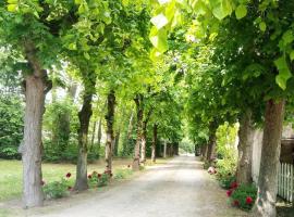 La Grange de Saint-Martin / Les écuries du Chateau St-Martin, hotel en Mozac