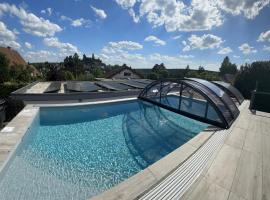 Ferienwohnung Schlossblick - 4 Sterne Sauna Pool Whirlpool privat，布藍費爾斯的SPA 飯店