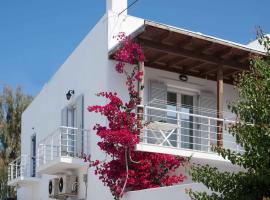 Paros Hospitality by the sea, hotel en Kampos