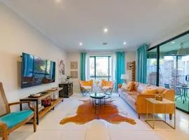 StayAU 4BR Designer Home in Knox