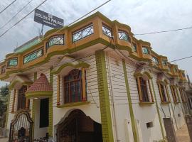 HOTEL GOLDEN PALACE By RAMAYAN INN FREE RAILWAY STATION PICKUP, bed and breakfast en Ayodhya