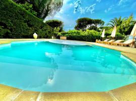 Villa provençale Golfe St Tropez climatisée piscine chauffée, Spa, billard, Wifi haut débit pro, hotel di Gassin