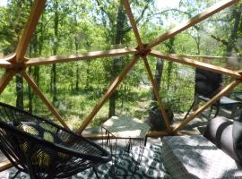 Dôme géodésique au cœur de la forêt, luxe tent in Montignac